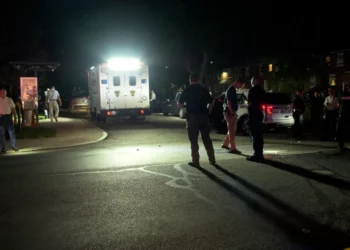 El coche del triple tiroteo de Providence aparece plagado de agujeros de bala, según la policía