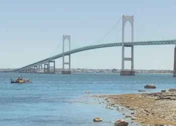 Un petrolero griego vierte ilegalmente 10.000 galones de aceite de sentina en la costa de RI