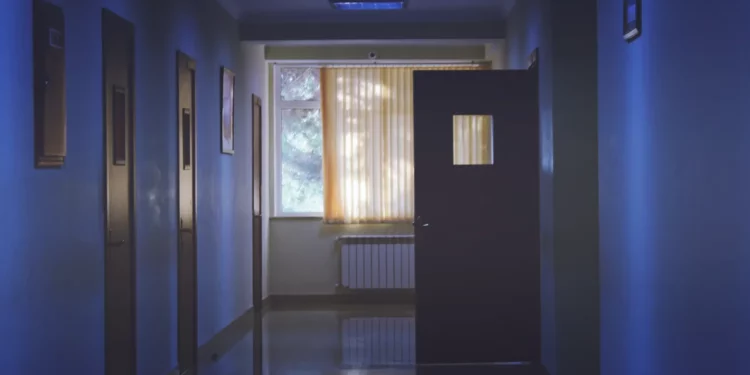 Doctor abusó de 70 pacientes niños y adultos: acusación en Nueva York