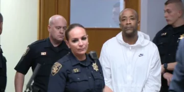 Comparecen ante el tribunal dos sospechosos de atracar un banco en Providence